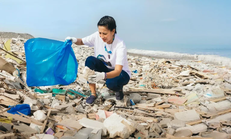Nueva recogida de residuos de las voluntarias de la Fundación Moving the Planet en el municipio tinerfeño de Santa Úrsula.