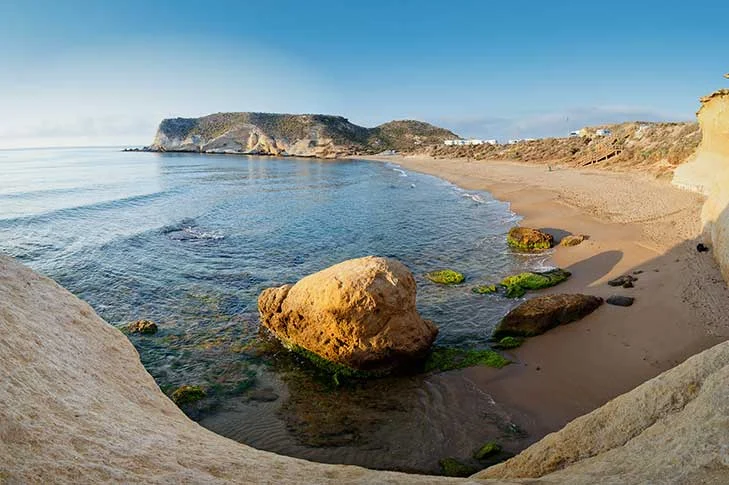 Llegar a un lugar como Águilas, con su mezcla de costa, historia y actividad local, invita a documentar cada detalle.